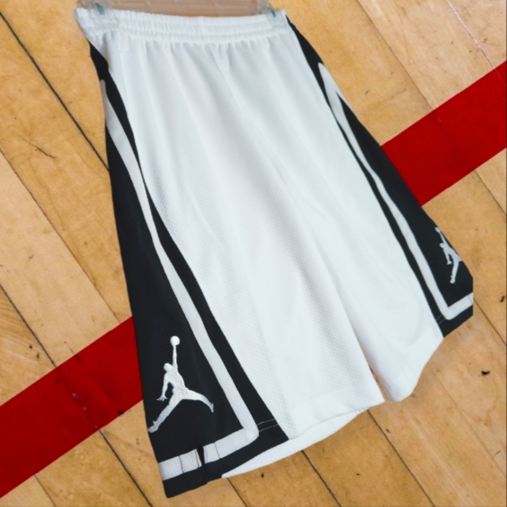 Jordan Jumpman Boys Large Black White Basketball Shorts - Picture 4 of 6